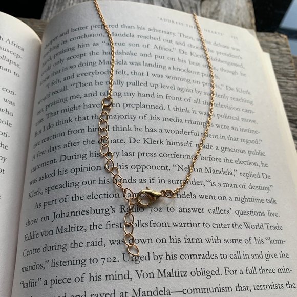 Women's Dainty Gold Heart-Shaped Necklace - Picture 2 of 2